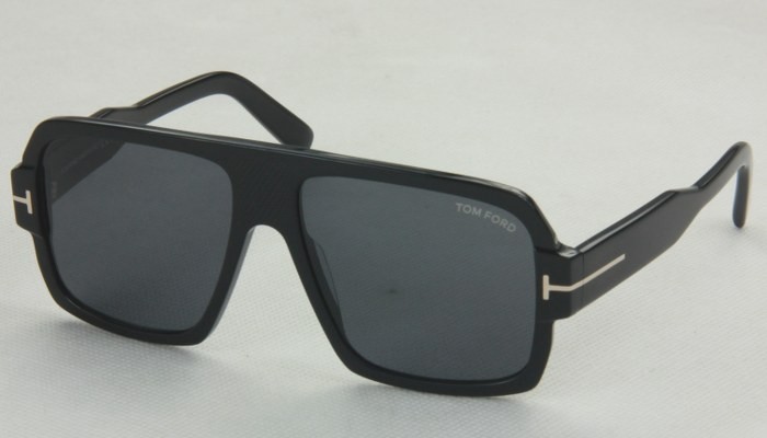 Okulary przeciwsłoneczne Tom Ford TF933_5815_01A